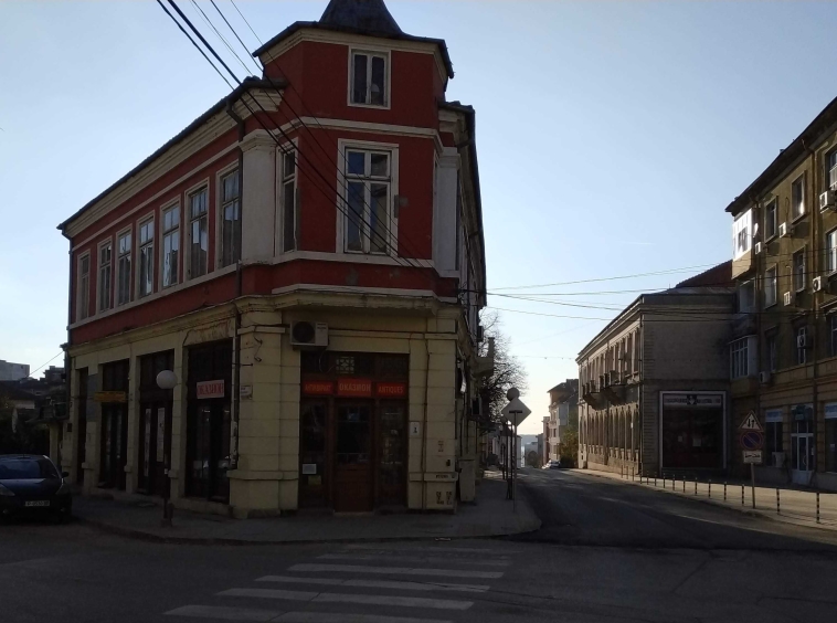 Дава се под наем Заведение в Русе, Център - 430 кв.м за 897.6 € - Снимка #1