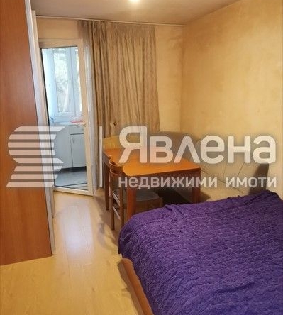 Дава се под наем Едностаен апартамент в Бургас, Център - 33 кв.м за 255 € - Снимка #1