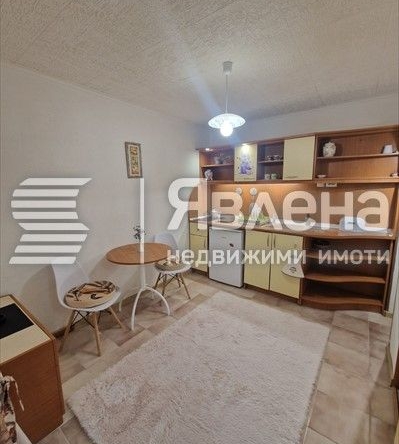 Дава се под наем Двустаен апартамент в Варна, м-т Траката - 60 кв.м за 425 € - Снимка #1