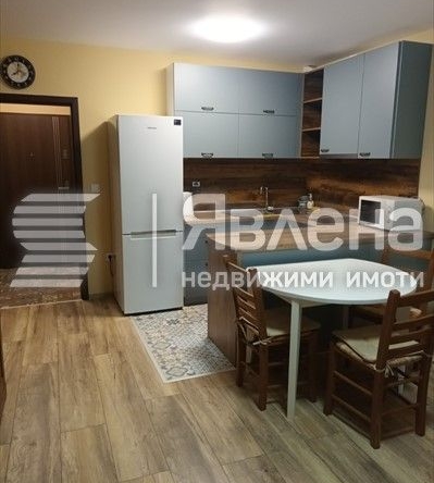 Дава се под наем Двустаен апартамент в Варна, м-т Траката - 60 кв.м за 385 € - Снимка #1