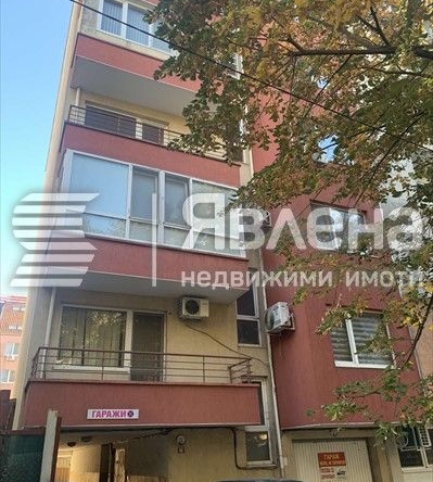 Двустаен апартамент в Бургас, Възраждане - 70 кв.м за 1358 €/кв.м - Снимка #1