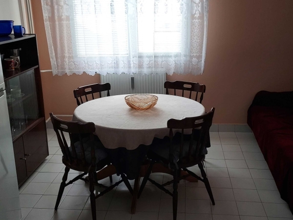 Дава се под наем Тристаен апартамент в Габрово, Център - 75 кв.м за 193.8 € - Снимка #1