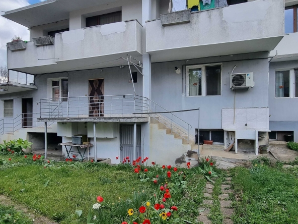 Етаж от къща в Разград, Варош - 57 кв.м за 1790 €/кв.м - Снимка #1