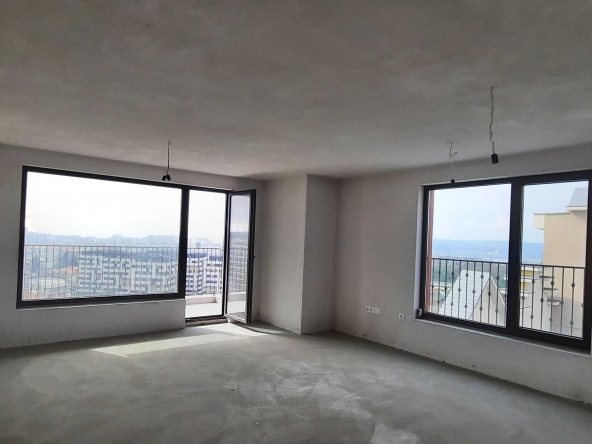 Тристаен апартамент в Варна, Победа - 115 кв.м за 1966 €/кв.м - Снимка #1