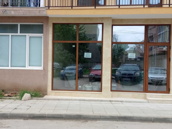 Дава се под наем Магазин в Балчик - 95 кв.м за 612 € - Снимка #1