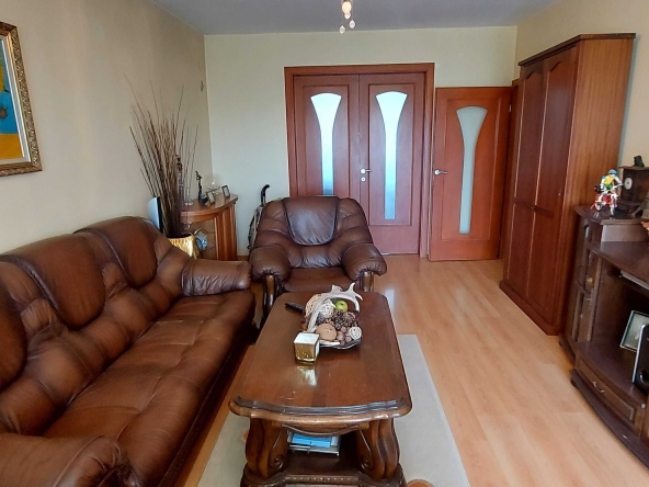 Четиристаен апартамент в Хасково, Любен Каравелов - 100 кв.м за 1275 €/кв.м - Снимка #1