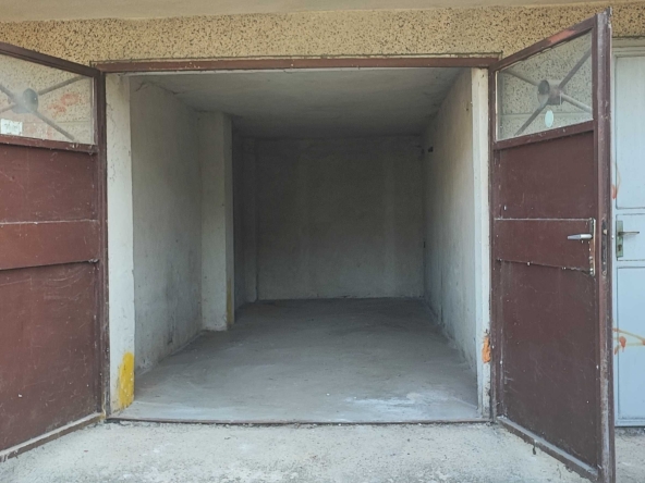 Дава се под наем Склад в Русе, Център - 15 кв.м за 76.5 € - Снимка #1