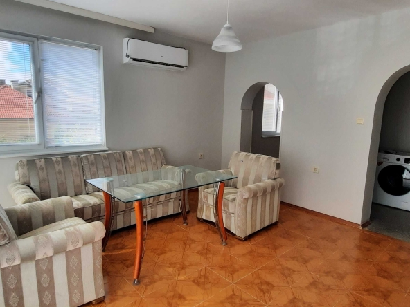 Дава се под наем Тристаен апартамент в Казанлък - 95 кв.м за 346.8 € - Снимка #1