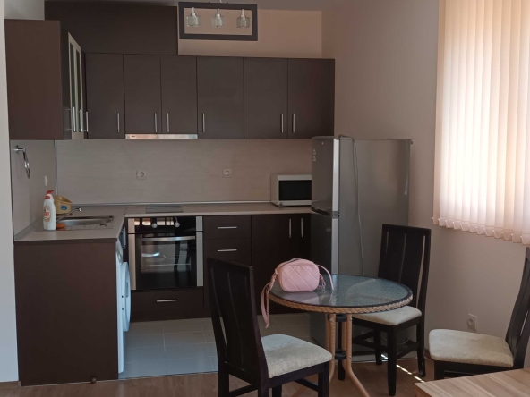 Дава се под наем Двустаен апартамент в Поморие - 70 кв.м за 255 € - Снимка #1