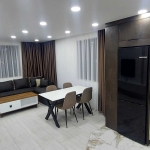 Дава се под наем Тристаен апартамент в Шумен, Тракия - 90 кв.м за 612 € - Снимка #1