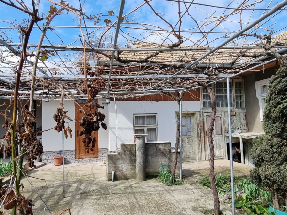 Къща в с. Гецово, Област Разград - 72 кв.м за 921 €/кв.м - Снимка #1