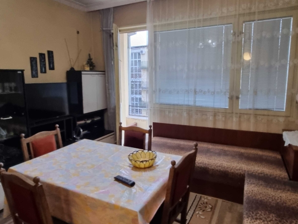 Тристаен апартамент в Разград, Център - 66 кв.м за 1314 €/кв.м - Снимка #1