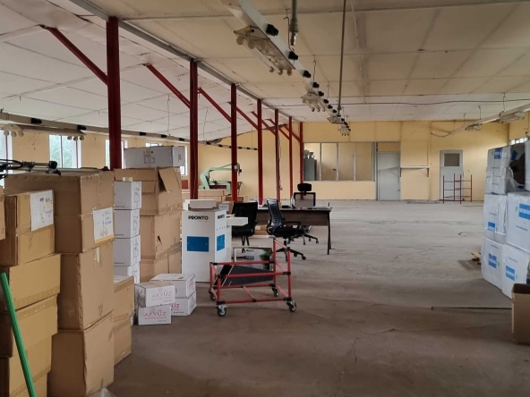 Промишлена сграда в с. Равно, Област Разград - 1640 кв.м за 93 €/кв.м - Снимка #1