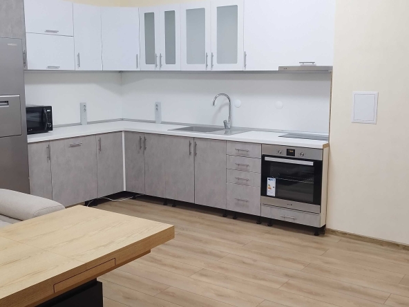 Дава се под наем Тристаен апартамент в Бургас, Изгрев - 73 кв.м за 628.32 € - Снимка #1