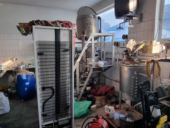 Промишлена сграда в с. Ломци, Област Търговище - 75 кв.м за 1700 €/кв.м - Снимка #1