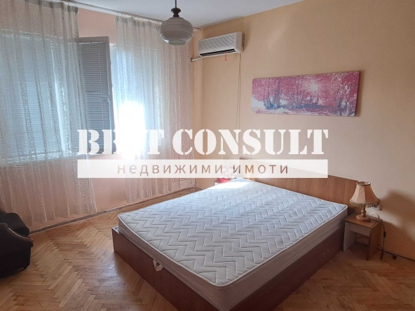 Дава се под наем Тристаен апартамент в Русе, Широк център - 76 кв.м за 270.3 € - Снимка #1