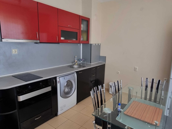 Дава се под наем Тристаен апартамент в Разград, Център - 72 кв.м за 612 € - Снимка #1