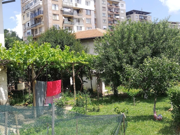 Къща в Казанлък - 300 кв.м за 797 €/кв.м - Снимка #1