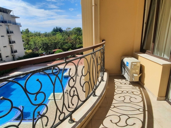 Дава се под наем Тристаен апартамент в Бургас, Център - 104 кв.м за 765 € - Снимка #1