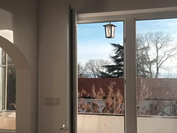 Тристаен апартамент в Балчик - 80 кв.м за 1125 €/кв.м - Снимка #1