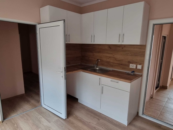 Дава се под наем Офис в Разград, Център - 1100 кв.м за 561 € - Снимка #1