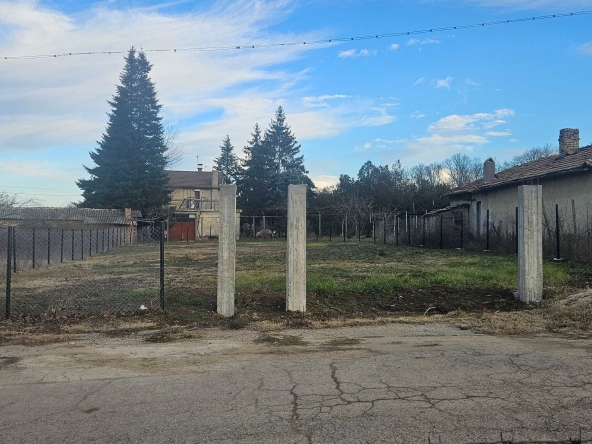 Парцел в с. Ловец, Област Търговище - 800 кв.м за 23 €/кв.м - Снимка #1