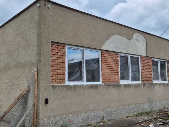 Дава се под наем Промишлена сграда в Казанлък - 230 кв.м за 1530 € - Снимка #1