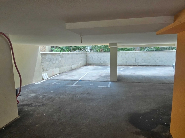 Дава се под наем Гараж / Паркомясто в Главиница - 13 кв.м за 86.7 € - Снимка #1