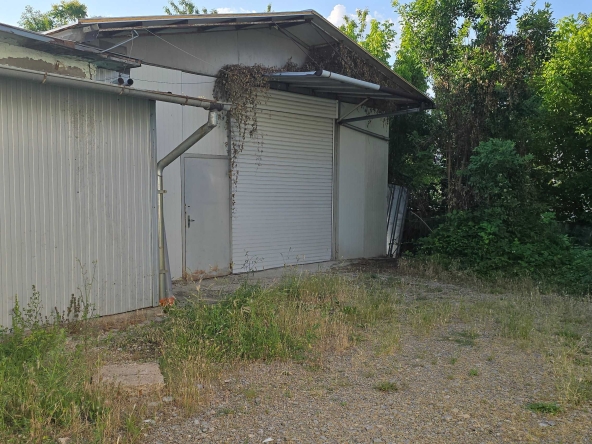 Дава се под наем Промишлена сграда в София, Захарна фабрика - 240 кв.м за 2400 € - Снимка #1