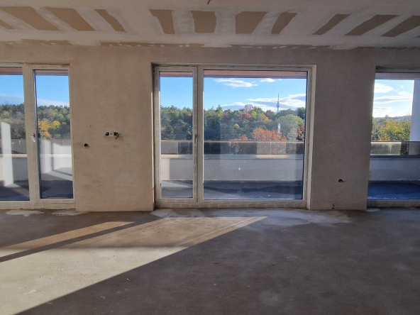 Тристаен апартамент в Добрич, Свети Георги - 183 кв.м за 1312 €/кв.м - Снимка #1