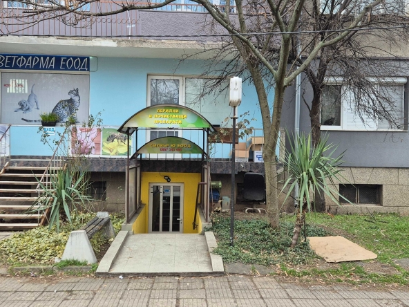 Дава се под наем Магазин в Монтана, Жеравица - 9 кв.м за 159.12 € - Снимка #1