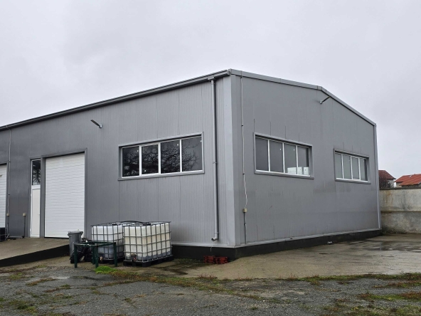 Дава се под наем Склад в с. Горно Сахране, Област Стара Загора - 300 кв.м за 698.19 € - Снимка #1