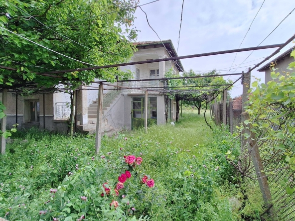 Къща в с. Конуш, Област Пловдив - 81 кв.м за 472 €/кв.м - Снимка #1