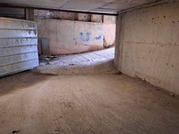 Дава се под наем Гараж / Паркомясто в Варна, Цветен квартал - 13 кв.м за 91.8 € - Снимка #1