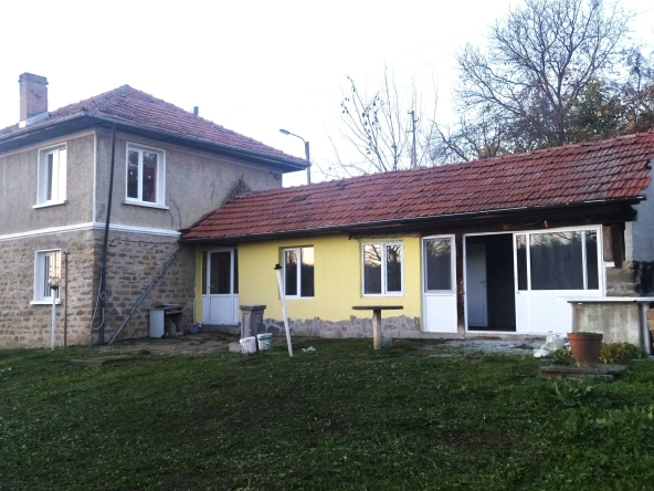 Дава се под наем Къща в с. Косарка, Област Габрово - 137 кв.м за 61200 € - Снимка #1