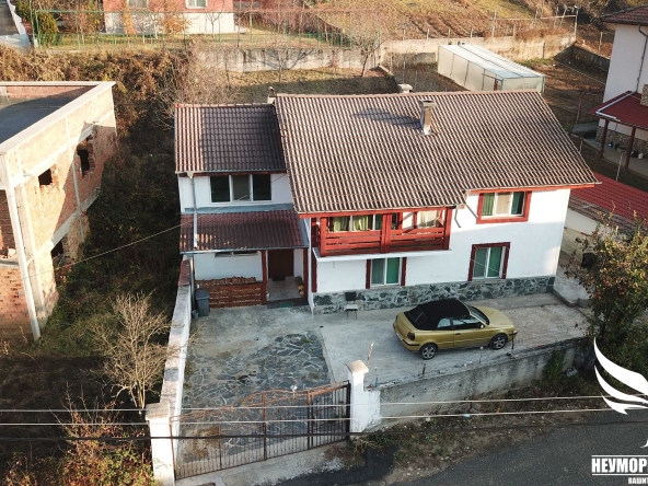 Къща в с. Бял извор, Област Кърджали - 240 кв.м за 124 €/кв.м - Снимка #1