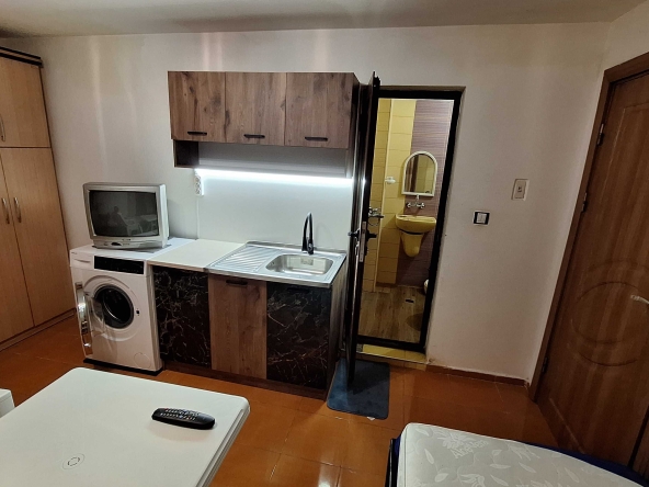 Дава се под наем Едностаен апартамент в Бургас, Център - 36 кв.м за 204 € - Снимка #1