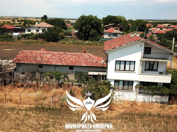 Къща в с. Конуш, Област Пловдив - 1430 кв.м за 45 €/кв.м - Снимка #1