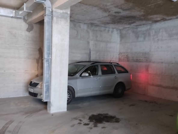 Дава се под наем Гараж / Паркомясто в Варна, Кайсиева градина - 12 кв.м за 79.56 € - Снимка #1