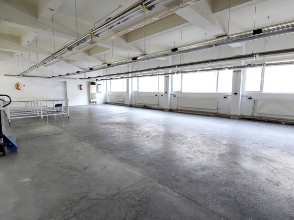 Промишлена сграда в Габрово, Център - 824 кв.м за 500 €/кв.м - Снимка #1