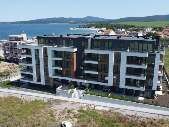 Тристаен апартамент в Бургас, Крайморие - 158 кв.м за 1329 €/кв.м - Снимка #1