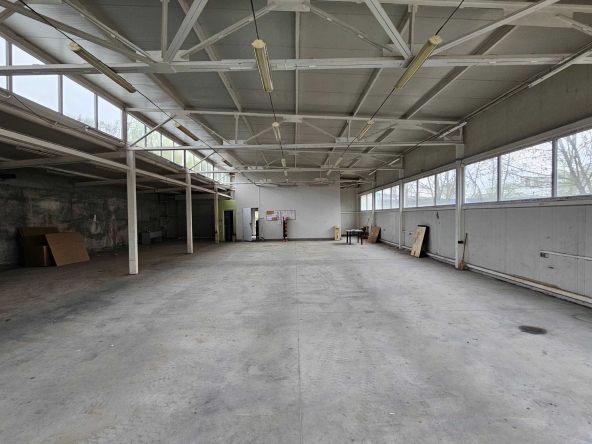 Дава се под наем Склад в Разград, Промишлена зона - Изток - 375 кв.м за 918 € - Снимка #1