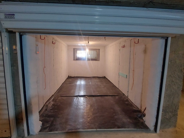 Дава се под наем Гараж / Паркомясто в София, Зона Б-5 - 16 кв.м за 153 € - Снимка #1