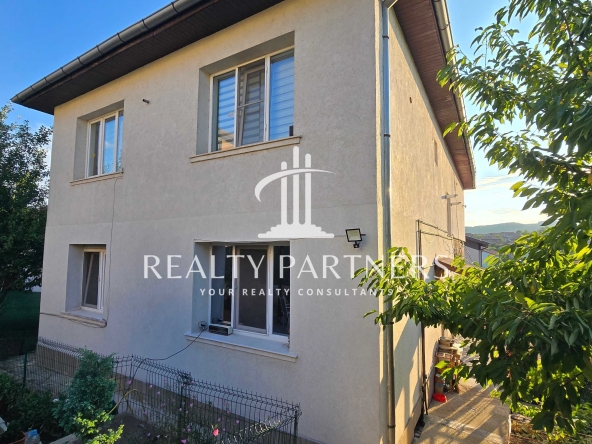 Етаж от къща в Перник, Байкушева махала - 102 кв.м за 932 €/кв.м - Снимка #1