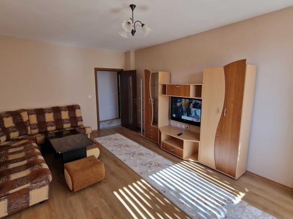 Дава се под наем Двустаен апартамент в Русе, Широк център - 74 кв.м за 330 € - Снимка #1