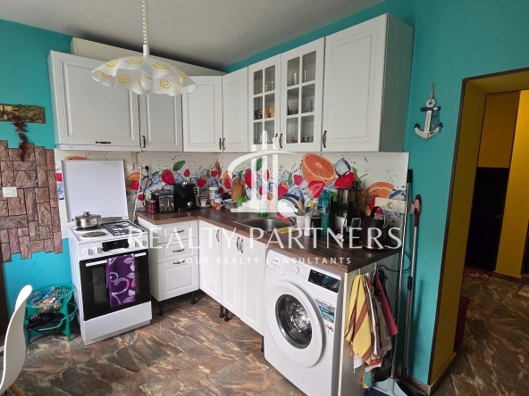 Дава се под наем Етаж от къща в Перник, Байкушева махала - 72 кв.м за 382.5 € - Снимка #1