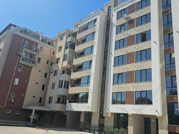 Дава се под наем Двустаен апартамент в Бургас, Славейков - 65 кв.м за 510 € - Снимка #1