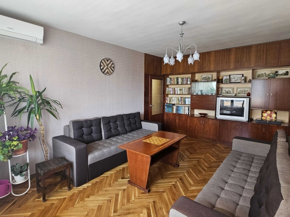 Дава се под наем Тристаен апартамент в Варна, Базар Левски - 90 кв.м за 612 € - Снимка #1