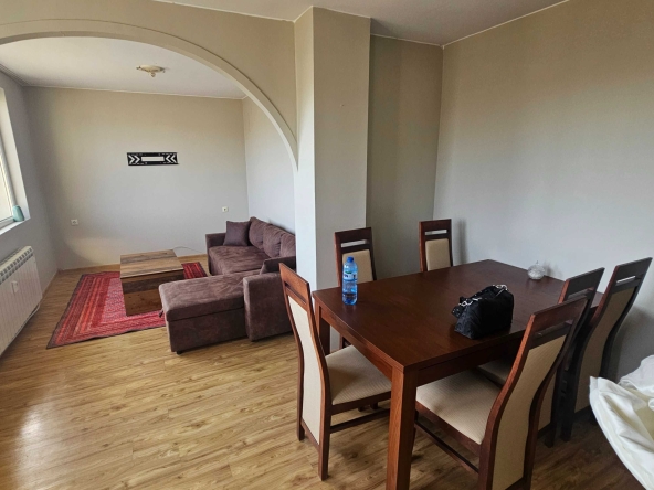 Дава се под наем Тристаен апартамент в Разград, Васил Левски - 79 кв.м за 357 € - Снимка #1