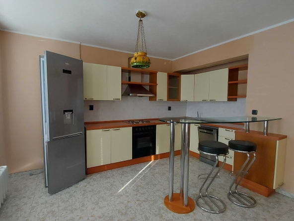 Дава се под наем Тристаен апартамент в София, Лозенец - 90 кв.м за 698.19 € - Снимка #1